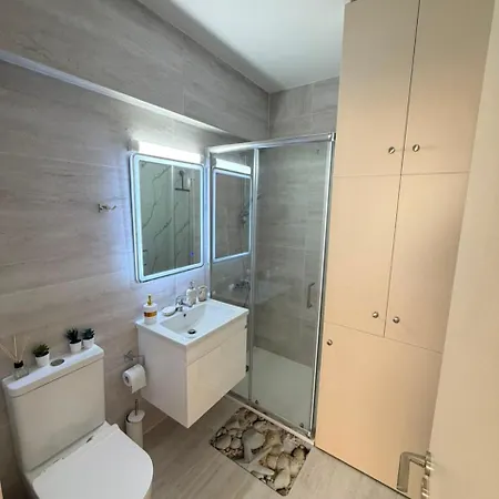 Almyra 22, Premium